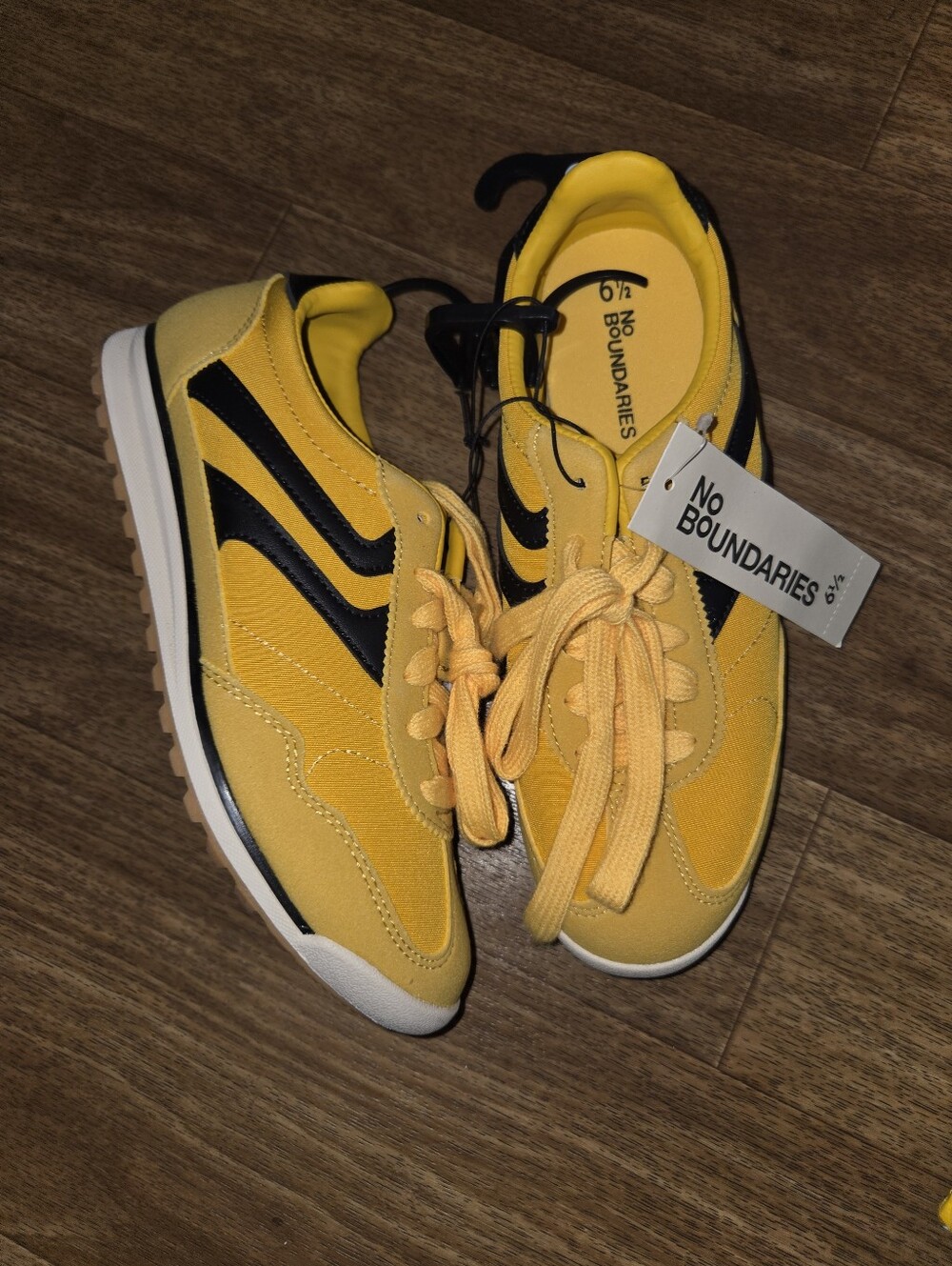No Boundaries Men's Yellow Sneakers with Black Accents